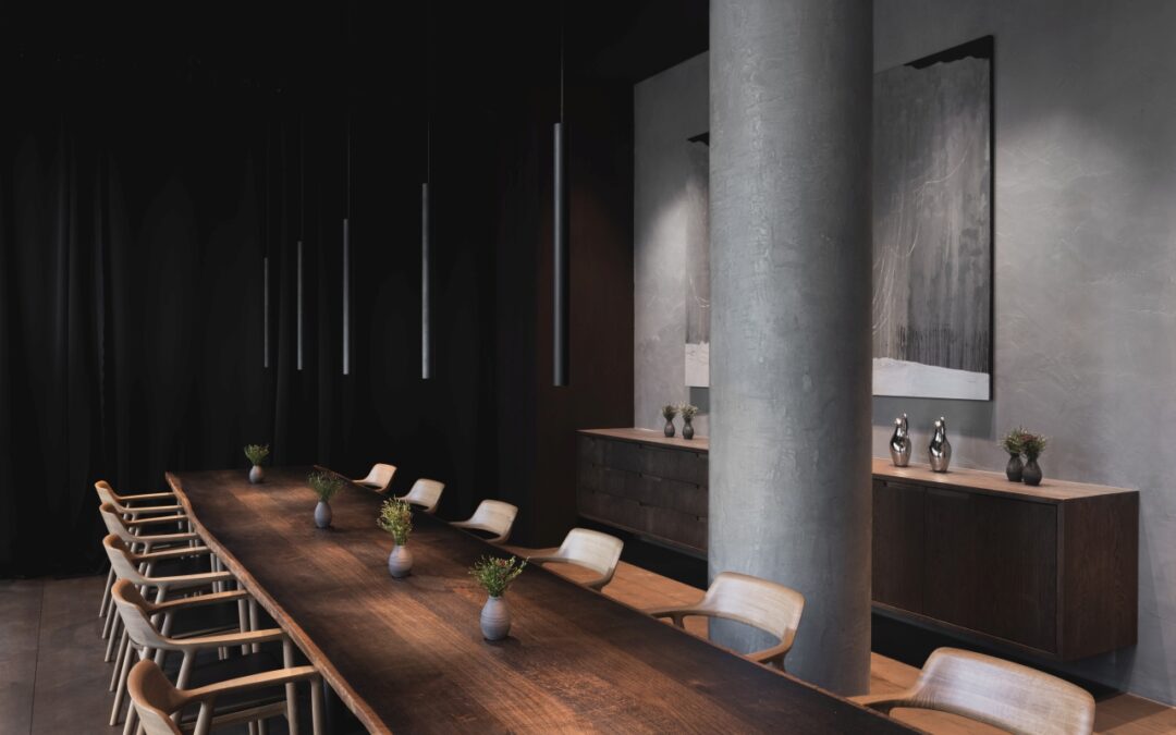 Jak tynki ozdobne w&nbsp;salonie wpływają na&nbsp;atmosferę wnętrza? Inspiracje i&nbsp;praktyczne wskazówki