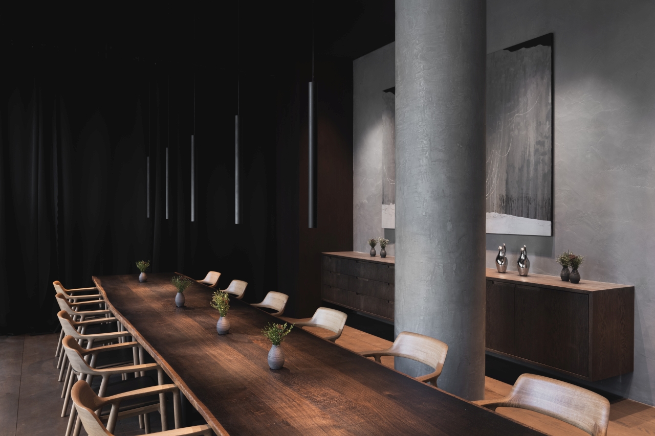 Efekt stiuku na ścianie w sypialni